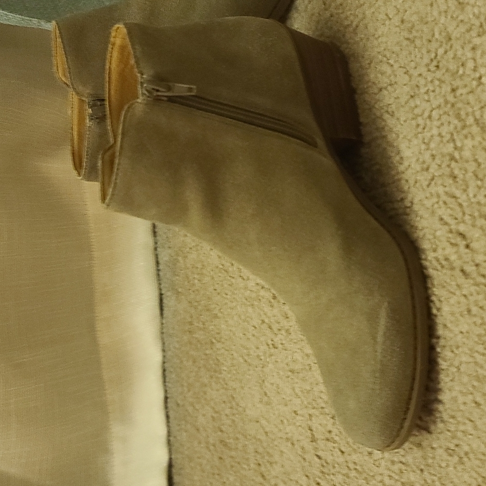 Size 7 ankle cut booties - Picture 2 of 2